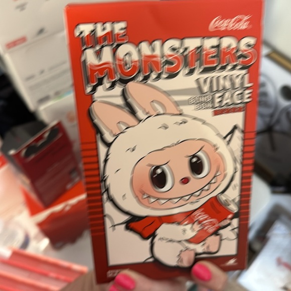 Coca-Cola SECRET “Mysterious Guest” Labubu - All sales final - 100% Authentic - Picture 8 of 9